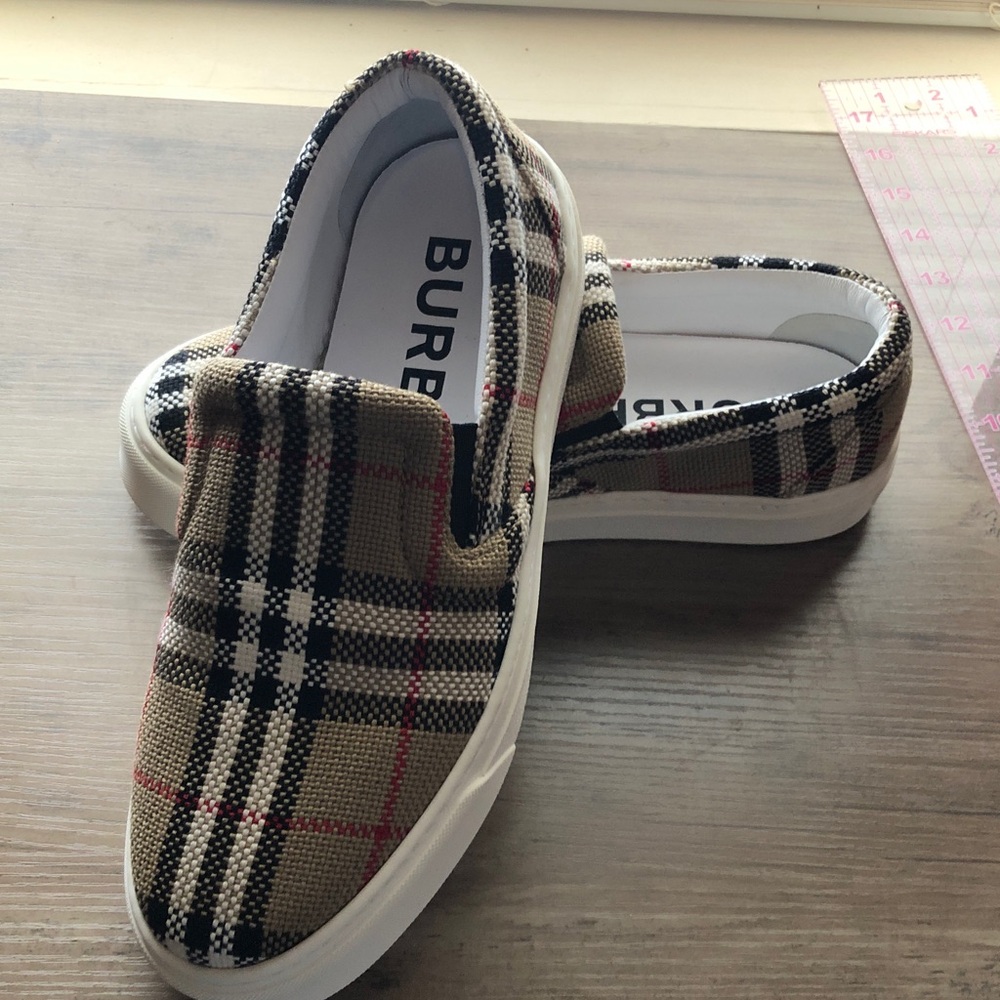 NWT Burberry Thompson Check Slip ons size 37 - Picture 4 of 14